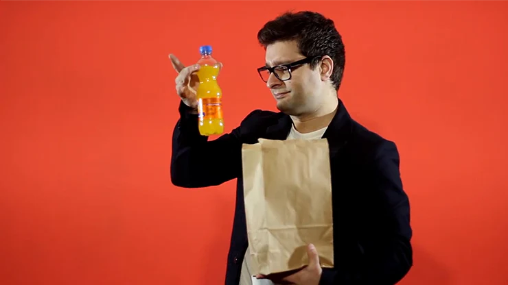 Astonishing Bottle by João Miranda and Ramon Amaral - Trick - Image 5