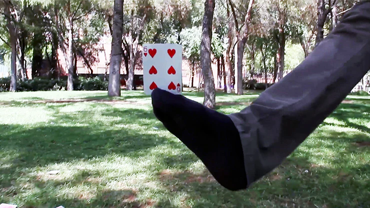 Kung Fu Foot (Gimmick and Online Instructions) by Héctor Mancha - Trick - Image 6
