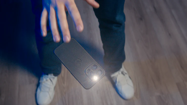 Leviosa Phone by João Miranda and Julio Montoro - Image 3