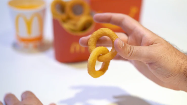 Linking Onion Rings (Gimmicks and Online Instructions) by Julio Montoro Productions - Trick - Image 2