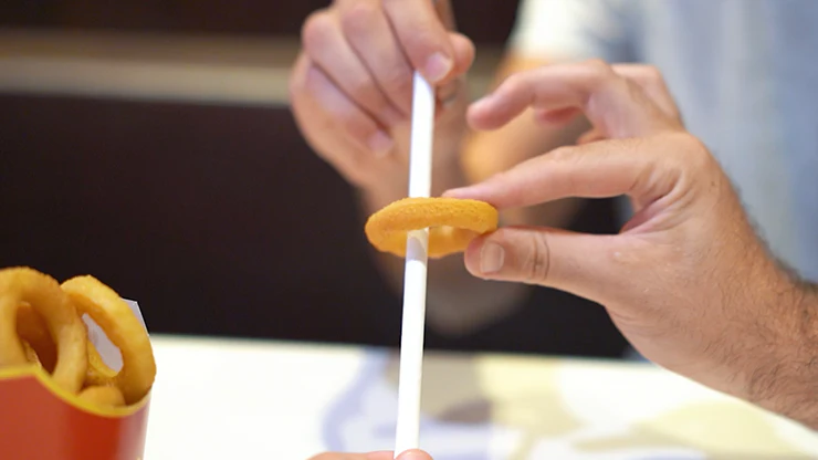 Linking Onion Rings (Gimmicks and Online Instructions) by Julio Montoro Productions - Trick - Image 3