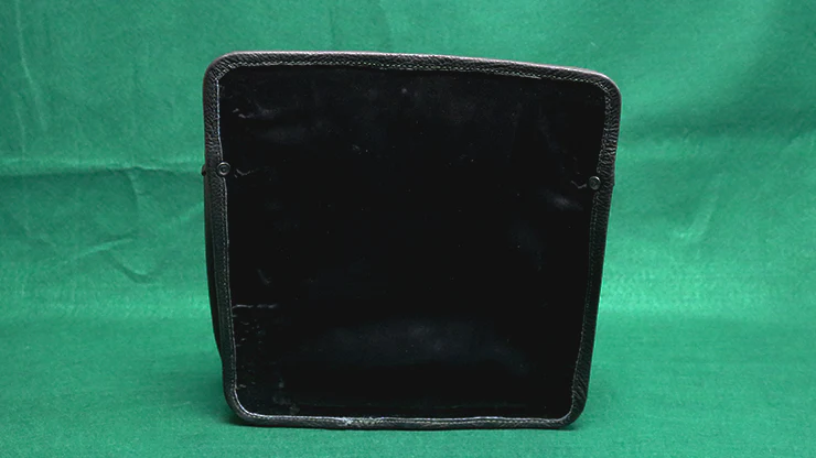 PARLOR POUCH by The Ambitious Card - Trick - Image 2