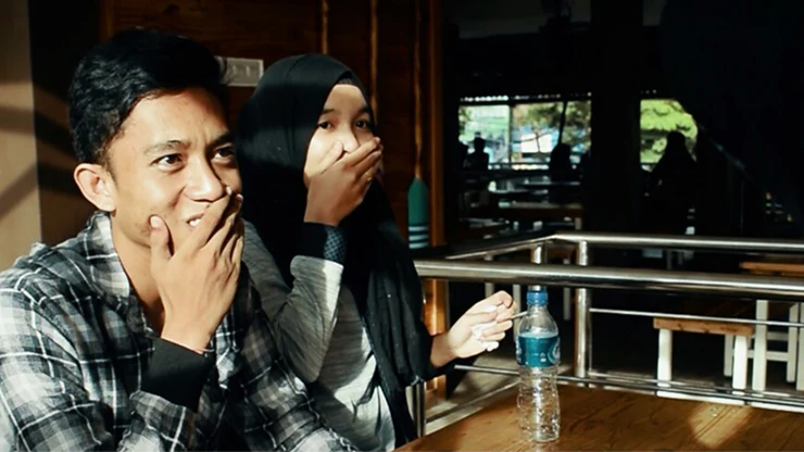 T & R Cigarette by Arie Bhojez - Video Download - Image 4