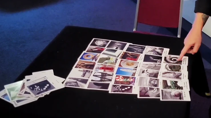 THE BIGGER PICTURE (Gimmicks and Online Instructions) by Radek Hoffman & Chris Jones - Trick - Image 5